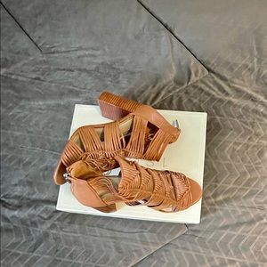 1 state tam/brown chunky heel